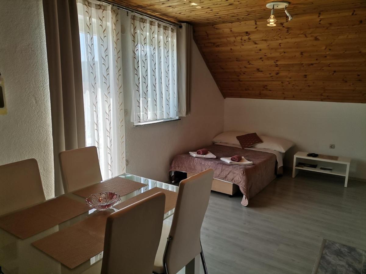 Apartment Dolores Смолянац Екстериор снимка