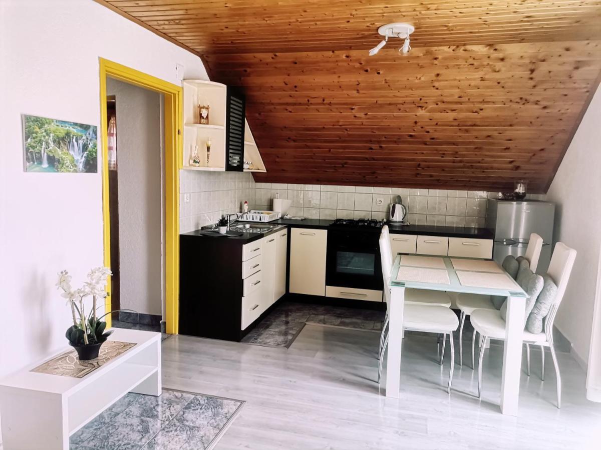 Apartment Dolores Смолянац Екстериор снимка